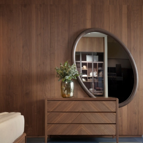 Chest of drawers with 3 drawers and herringbone inlaid fronts